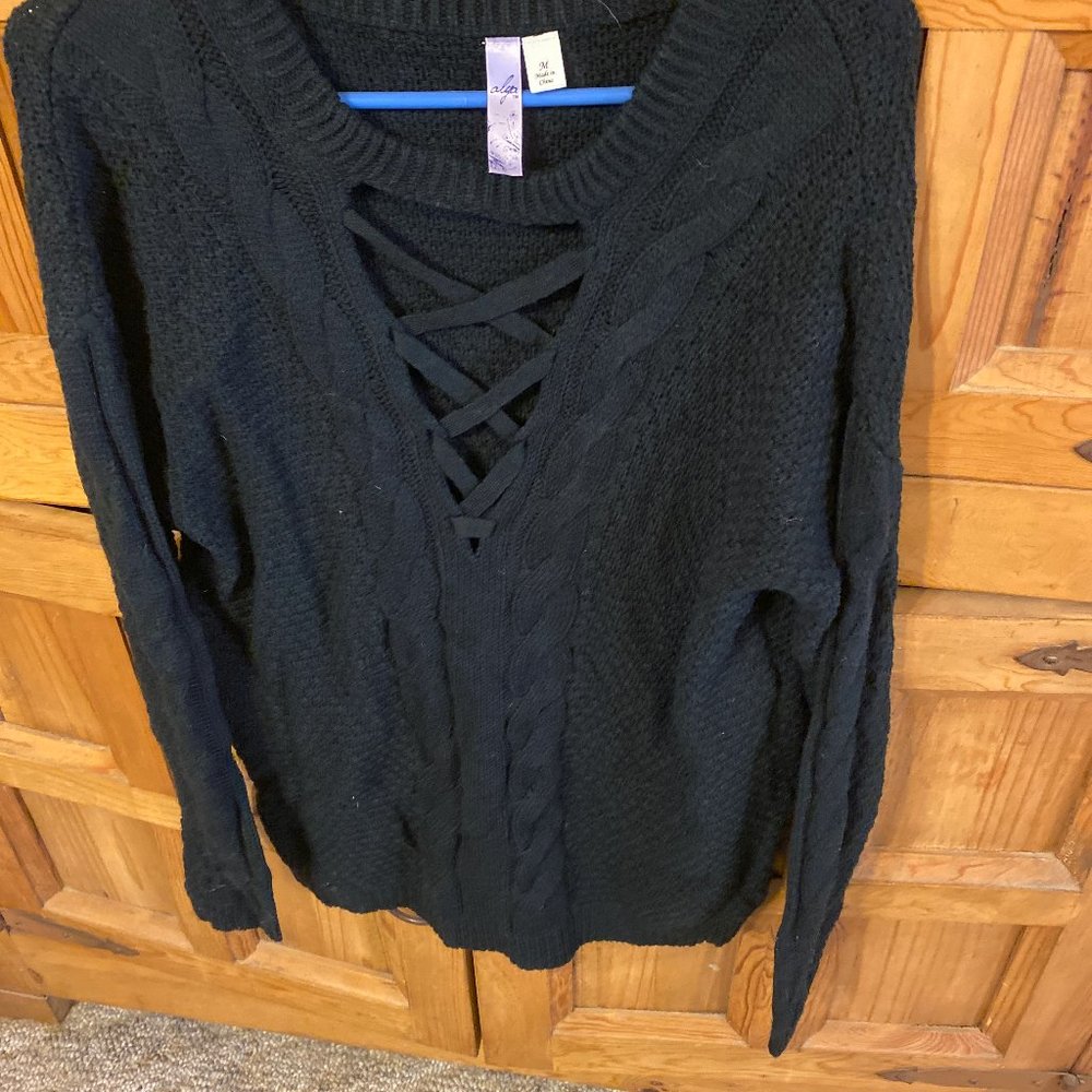 ALYA BLACK CREW NECK SWEATER, Medium